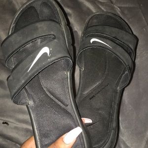 NIKE COMFORT SLIDES